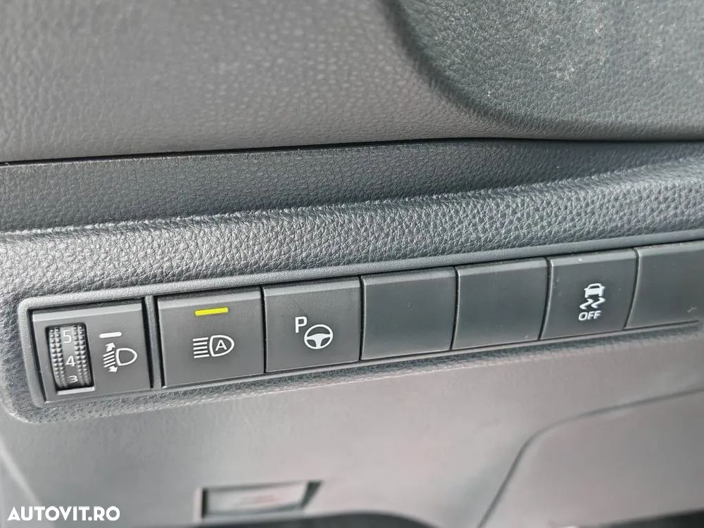 Toyota Corolla ver-sedan-1-8-hsd-dynamic - 21