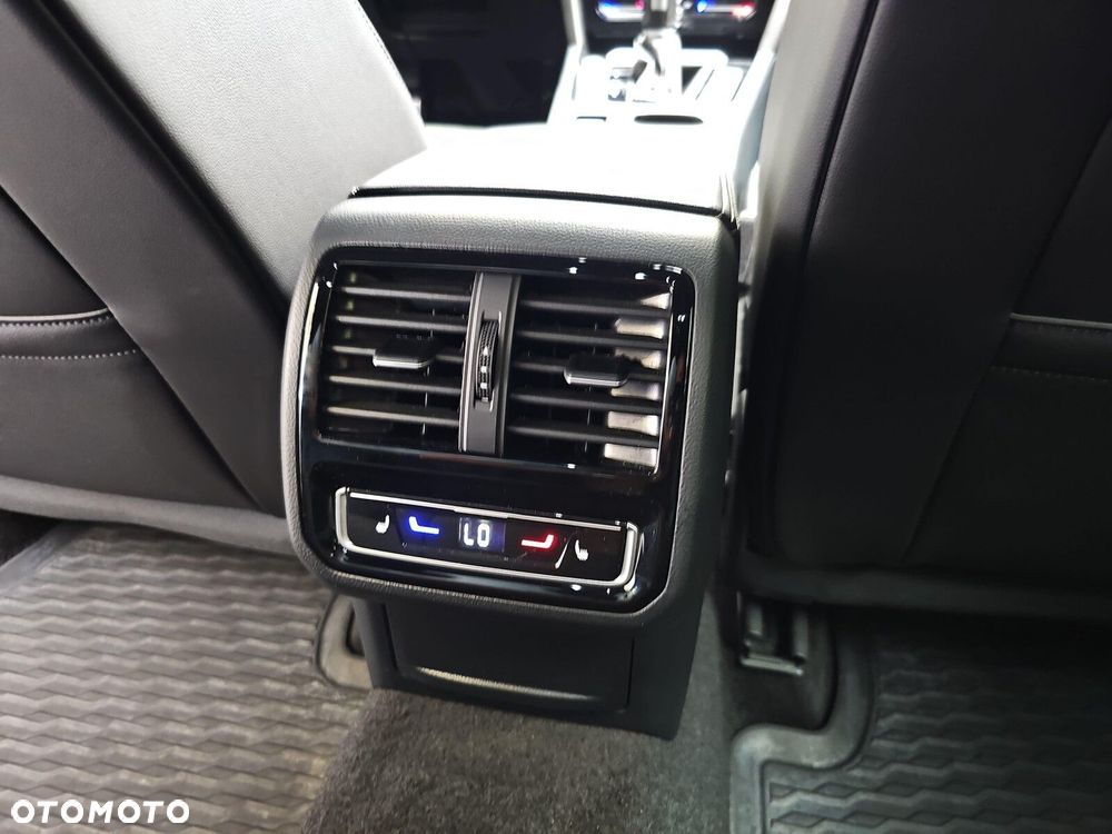 Volkswagen Arteon 2.0 TDI 4Motion R-Line DSG - 23