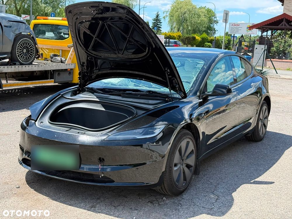 Tesla Model 3 - 8