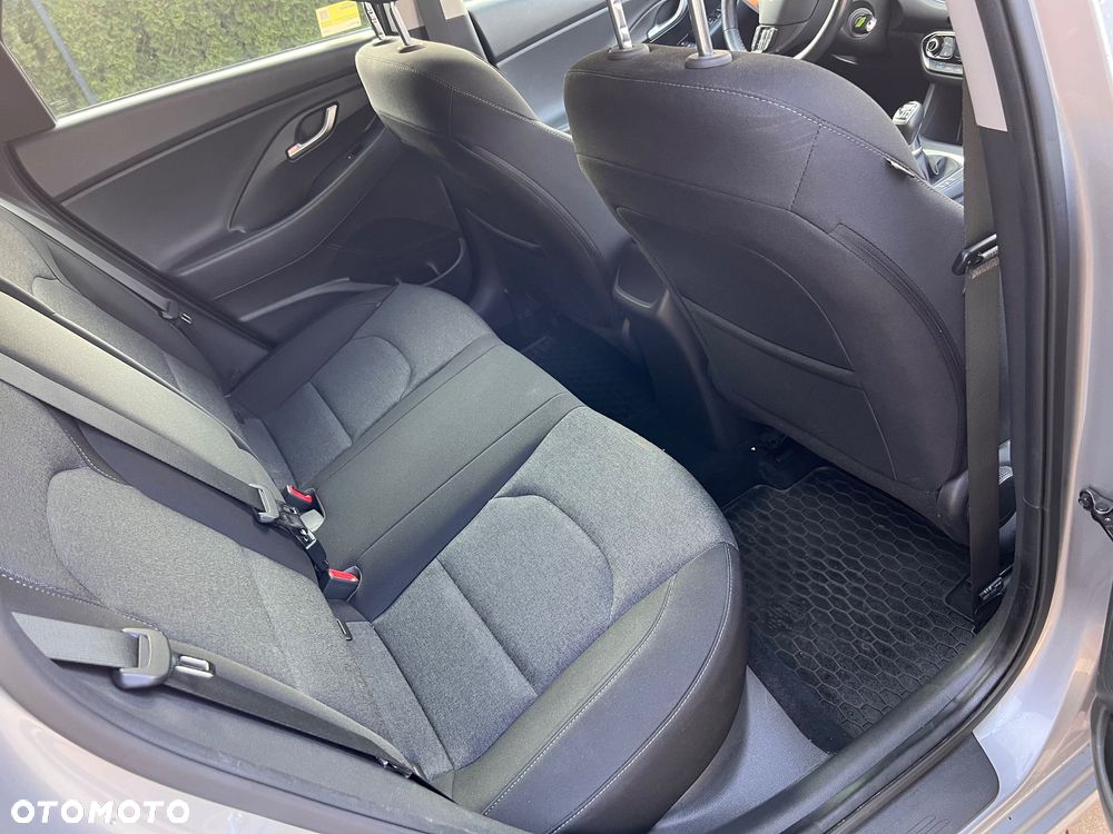 Hyundai i30 1.6 D Comfort - 9