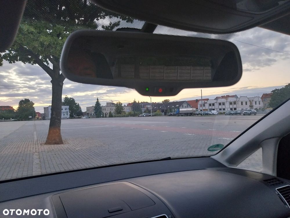 Volkswagen Touran 1.2 TSI BlueMotion Technology STYLE - 12