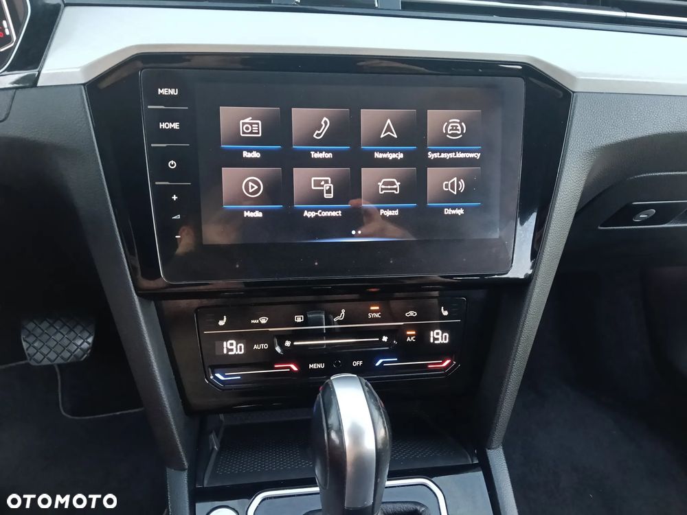 Volkswagen Passat 2.0 TDI SCR DSG Business - 14