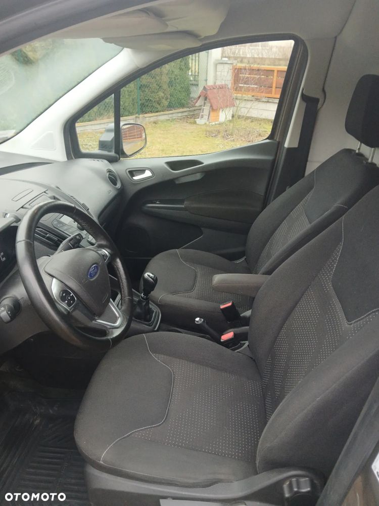 Ford Transit Courier - 11