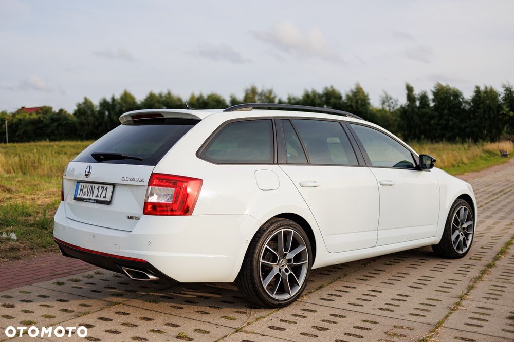 Skoda Octavia 2.0 TDI DSG RS - 3