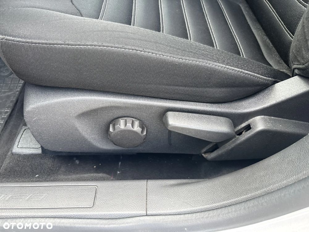 Ford Mondeo 1.5 EcoBoost Trend - 18