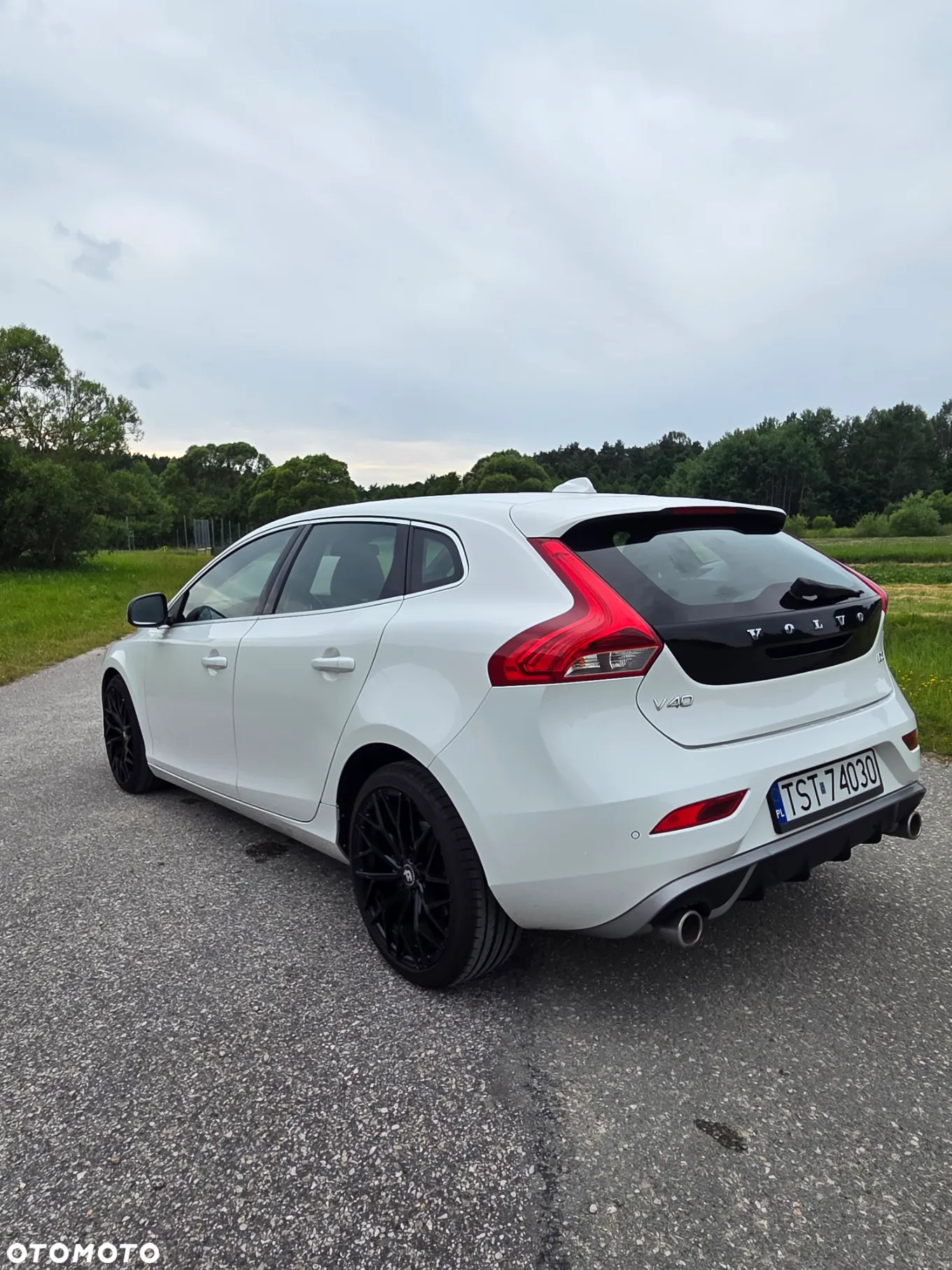 Volvo V40 D2 Drive-E R-Design Momentum - 4