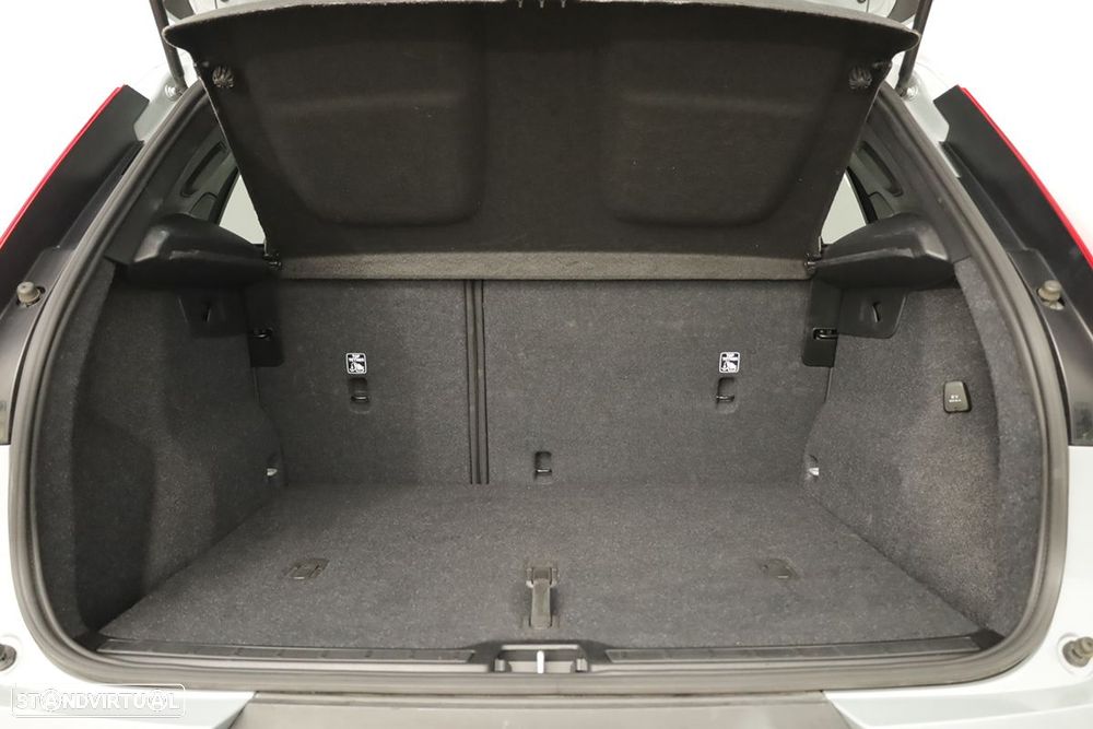 Volvo XC 40 2.0 B3 Essential - 26