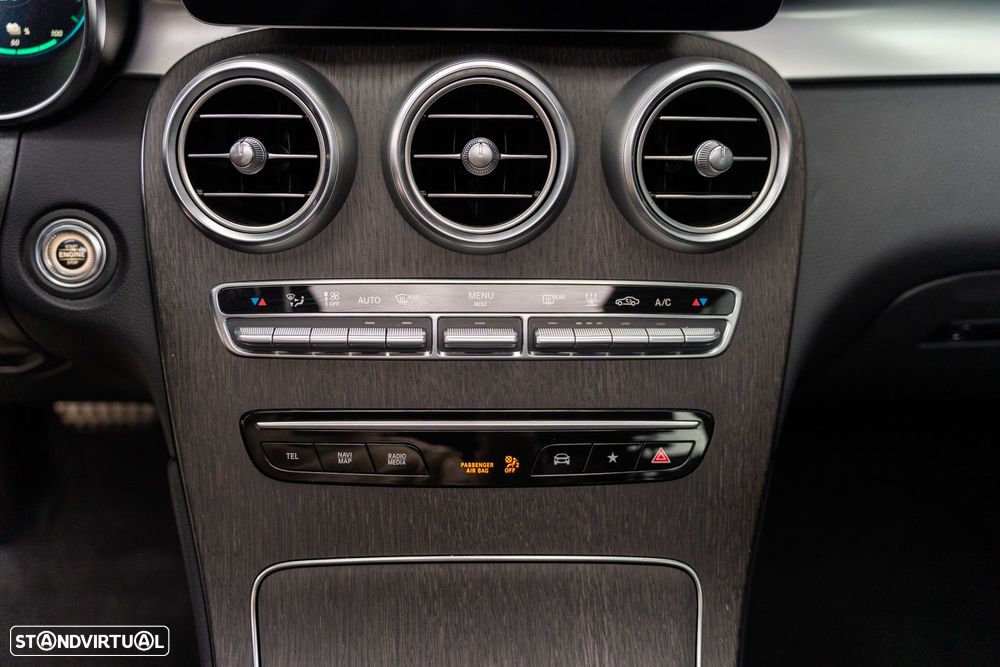 Mercedes-Benz GLC 300 e Coupe 4Matic 9G-TRONIC AMG Line - 24