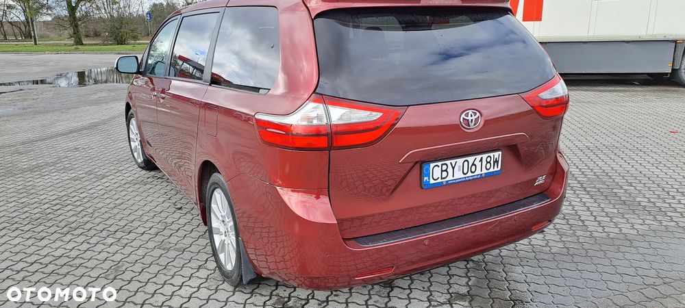 Toyota Sienna 3.5 XLE AWD - 3