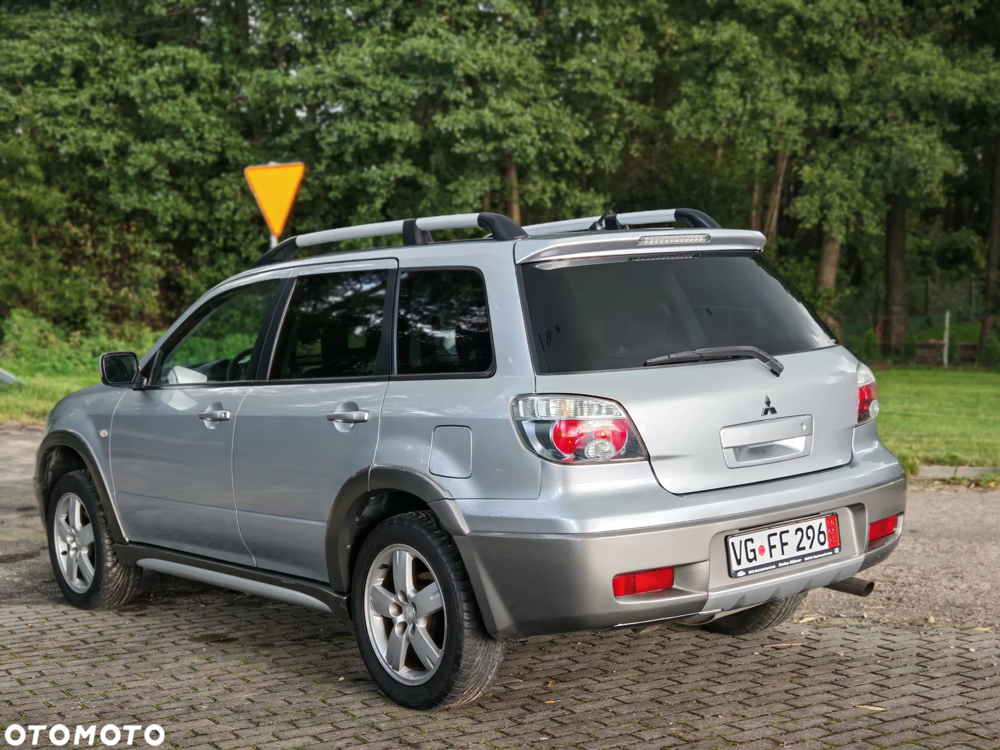 Mitsubishi Outlander - 12