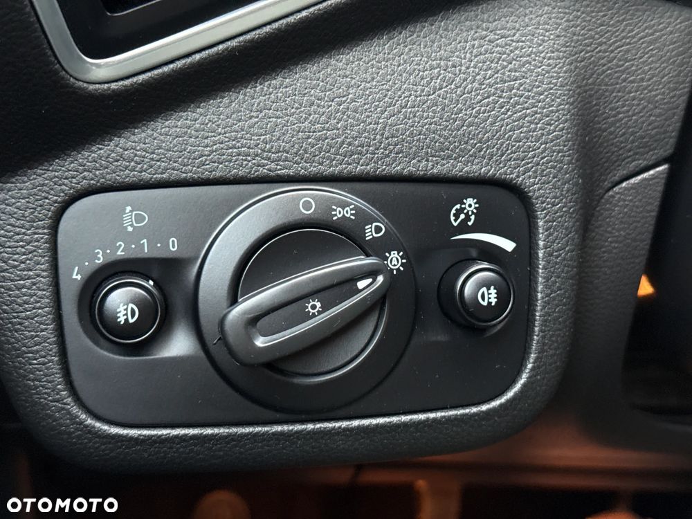 Ford Kuga - 38