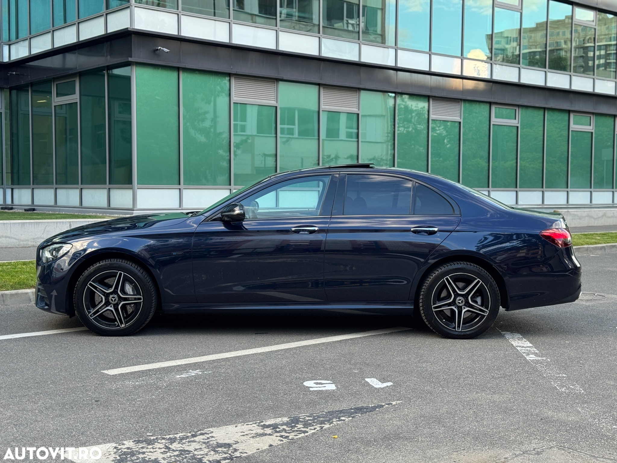 Mercedes-Benz E 300 de T 9G-TRONIC AMG Line - 12