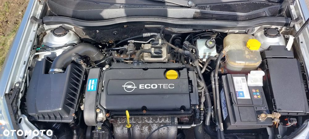 Opel Astra 1.6 Caravan Cosmo - 24