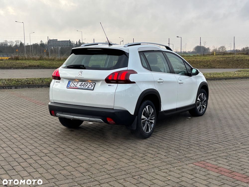Peugeot 2008 1.2 Pure Tech Allure S&S - 4