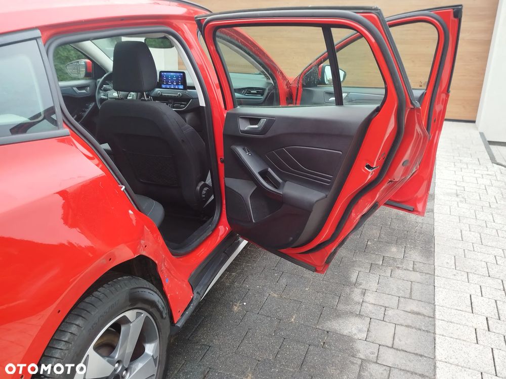 Ford Focus 1.0 EcoBoost Hybrid ACTIVE - 11