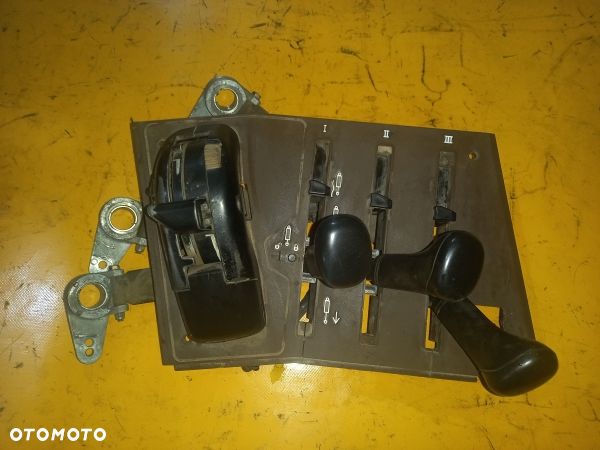 Dźwignia sekcji hydraulicznej John Deere 6910 - 1