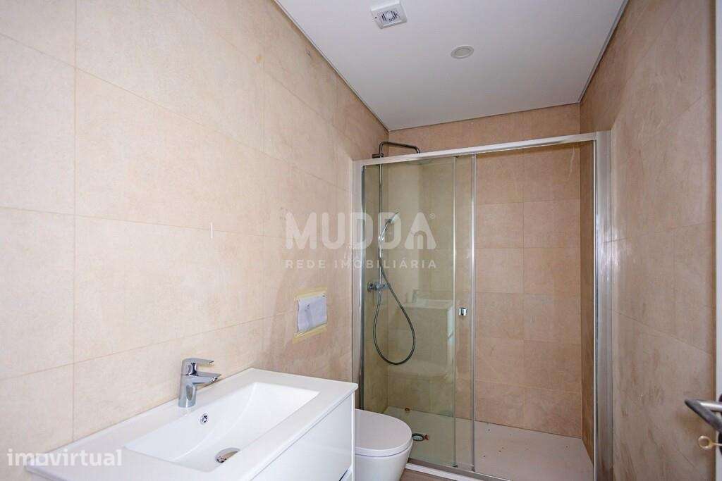 Apartamento T2 Duplex amplo e terraço - Grande imagem: 2/13