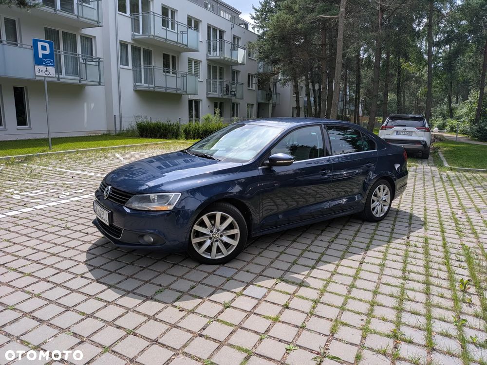 Volkswagen Jetta 2.0 TDI Highline - 1