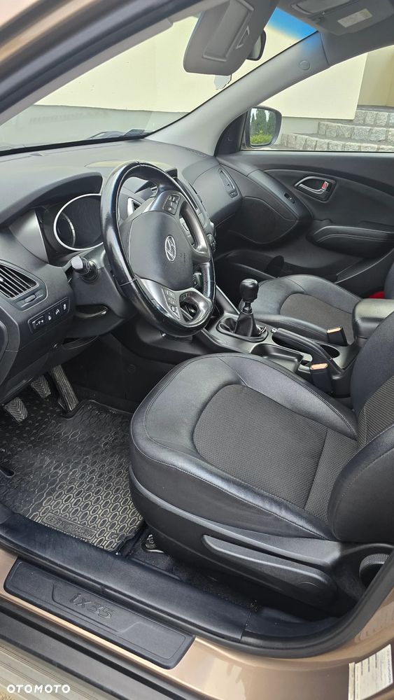 Hyundai ix35 ver-1-6-2wd-fifa-world-cup-edition - 6