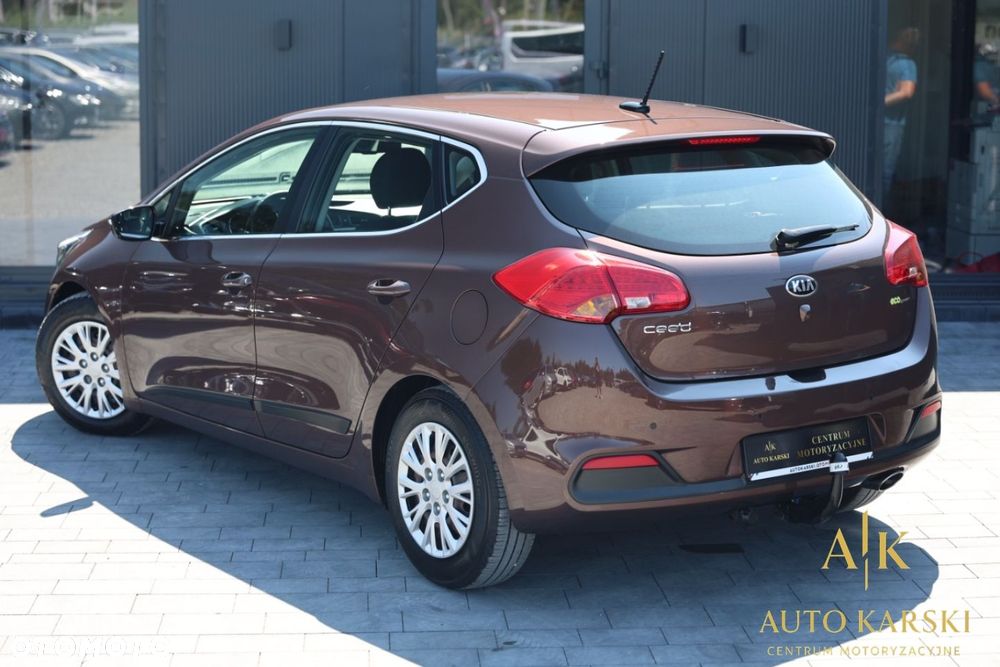 Kia Ceed - 10