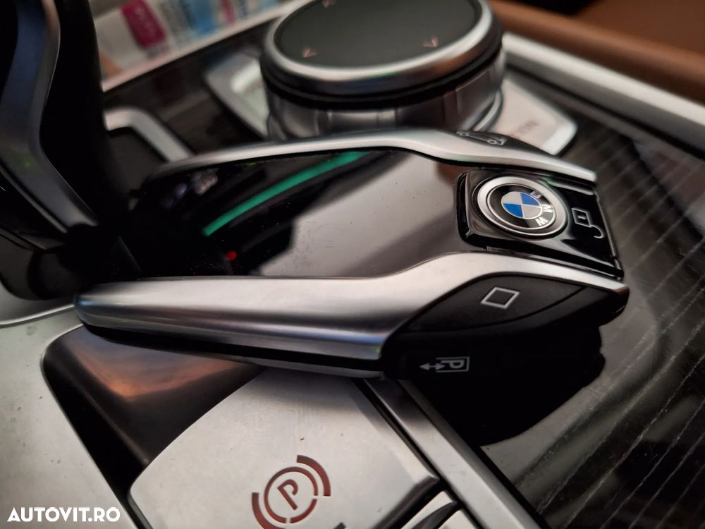 BMW Seria 7 750i xDrive - 38