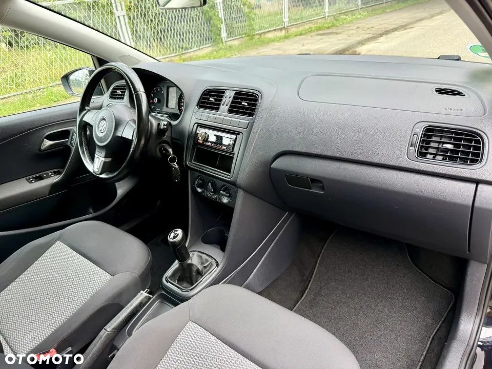 Volkswagen Polo 1.4 16V Comfortline - 26