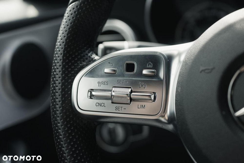 Mercedes-Benz Klasa C 300 9G-TRONIC - 24