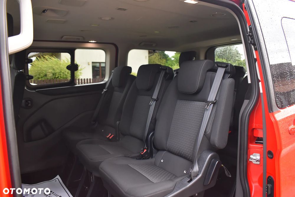 Ford Tourneo Custom - 32
