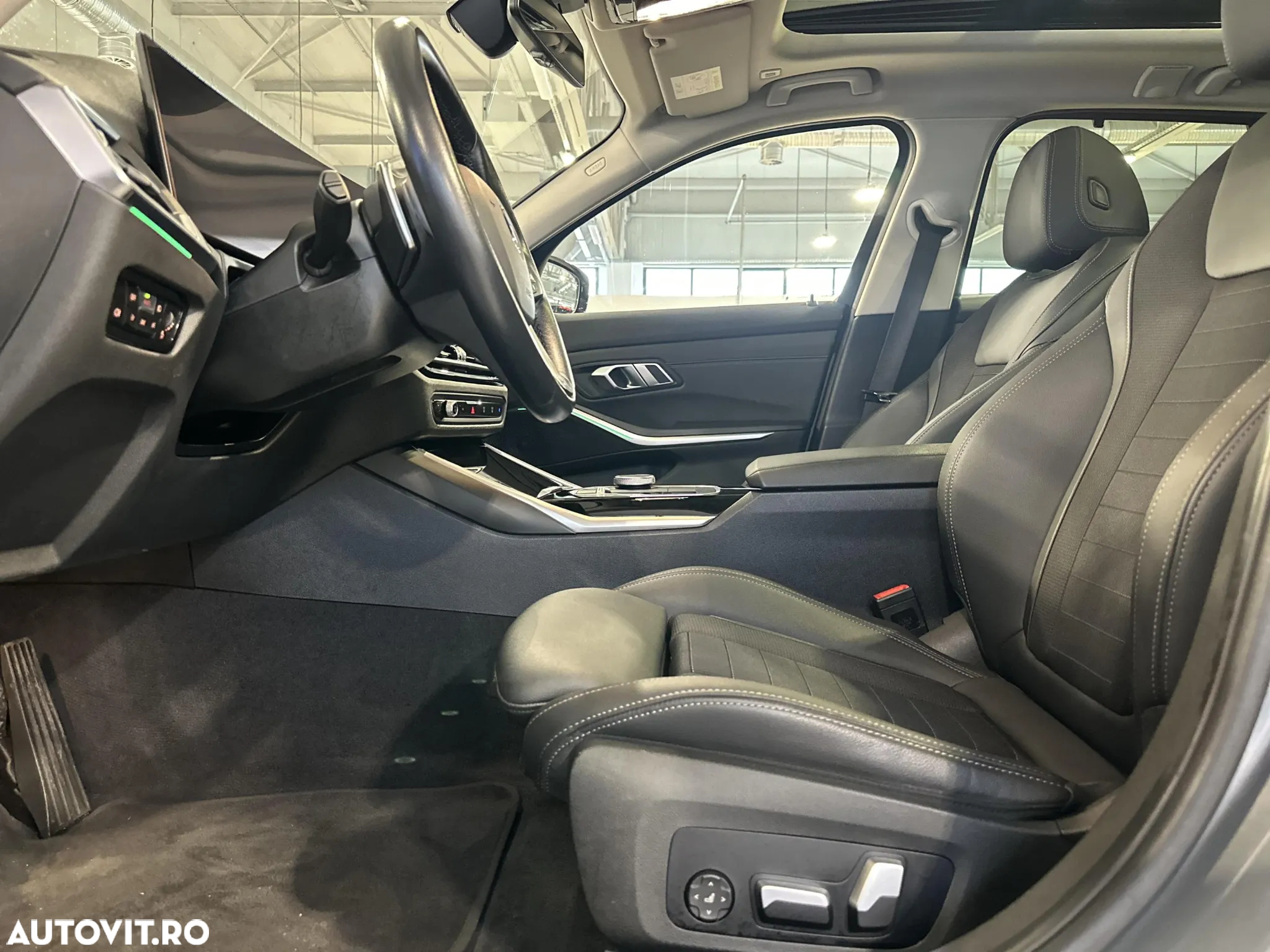 BMW Seria 3 318i Touring Aut. - 25
