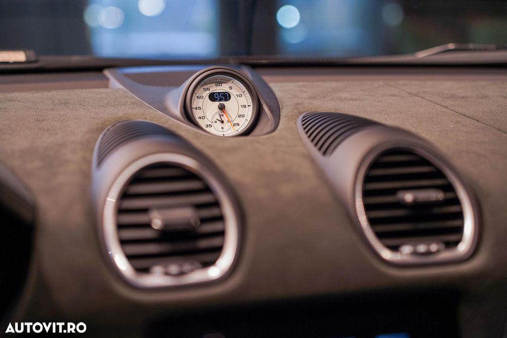 Porsche Cayman 718 GT4 RS - 18