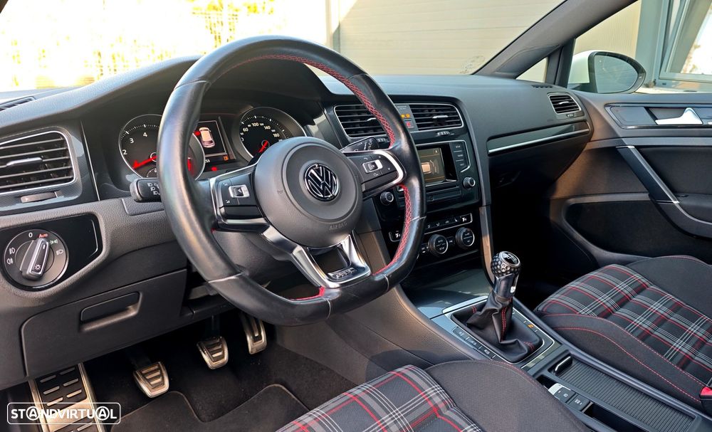 VW Golf 2.0 TSi GTi - 16
