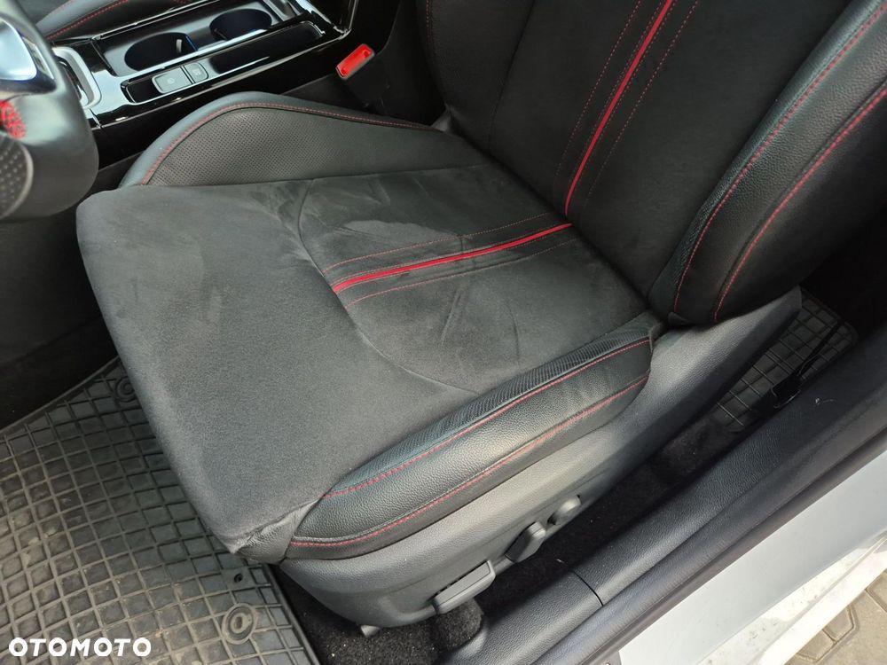 Kia ProCeed 1.6 T-GDI GT DCT - 13