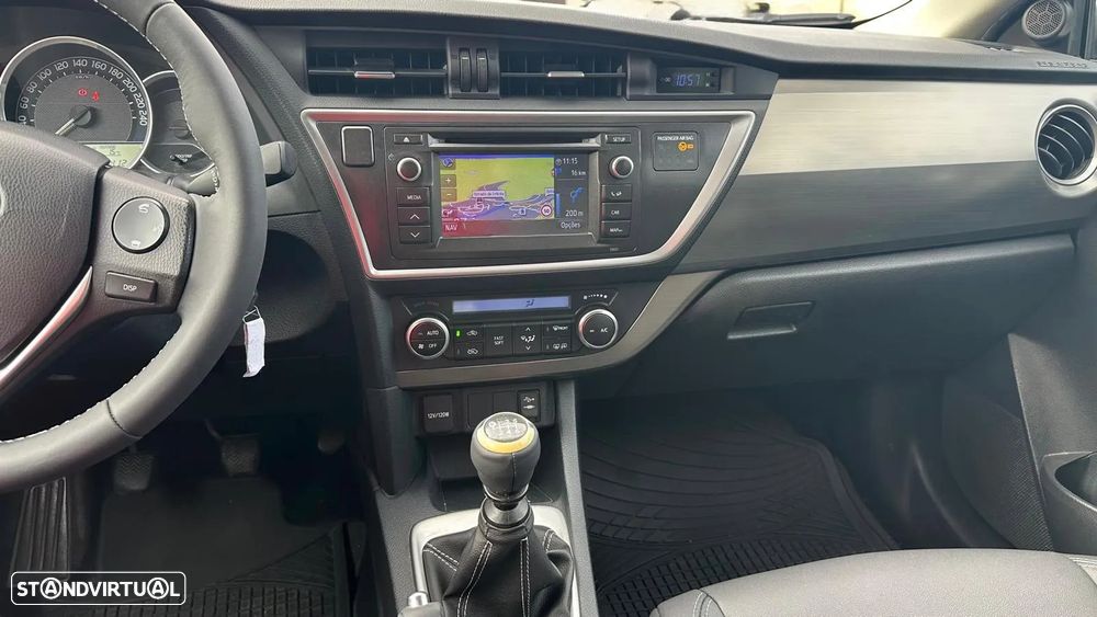 Toyota Auris 1.4 D-4D Comfort+J16+Navi - 11