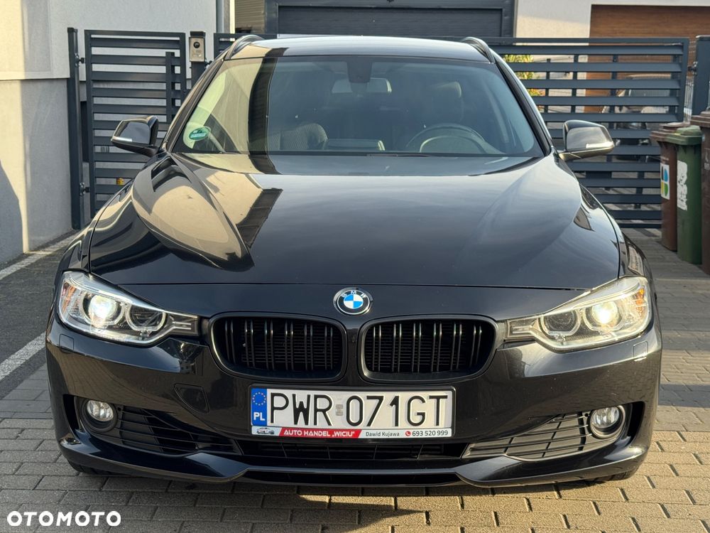 BMW Seria 3 318d xDrive - 14