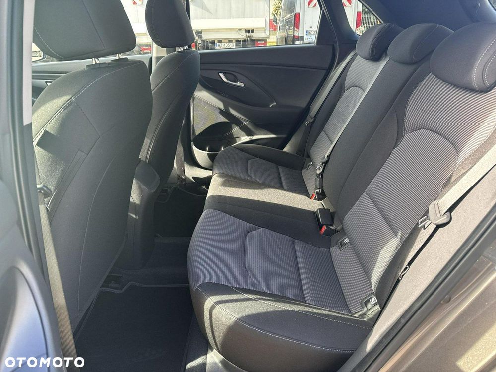 Hyundai i30 1.5 DPI Classic + - 15