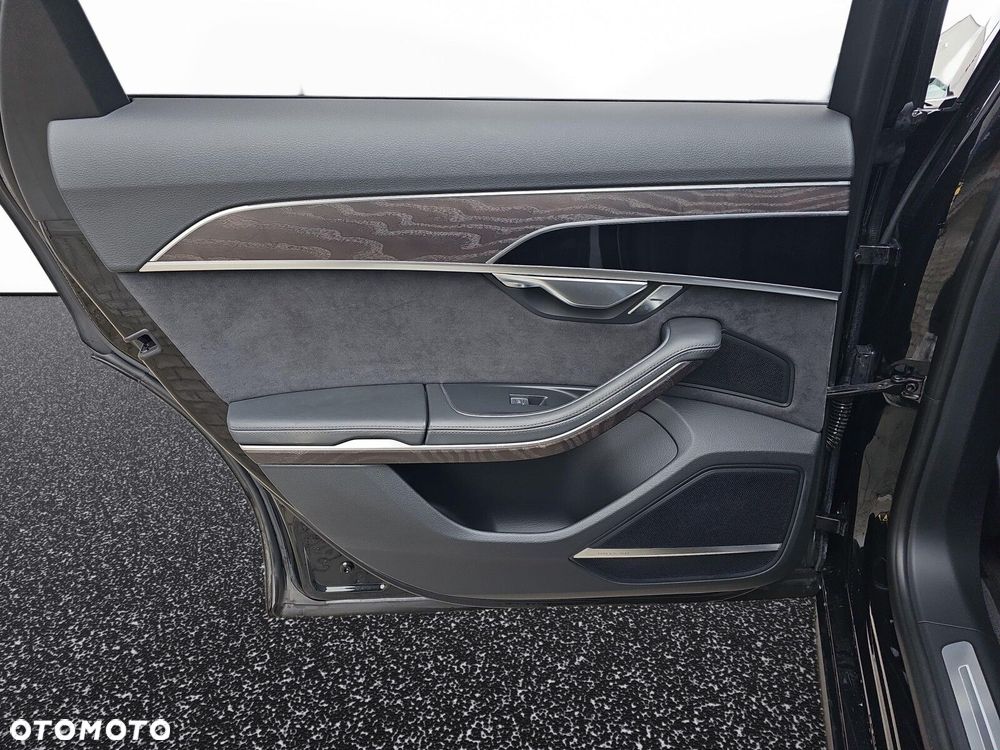 Audi A8 - 30