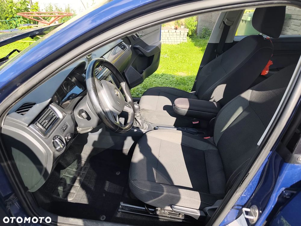 Skoda RAPID 1.2 TSI Active - 12