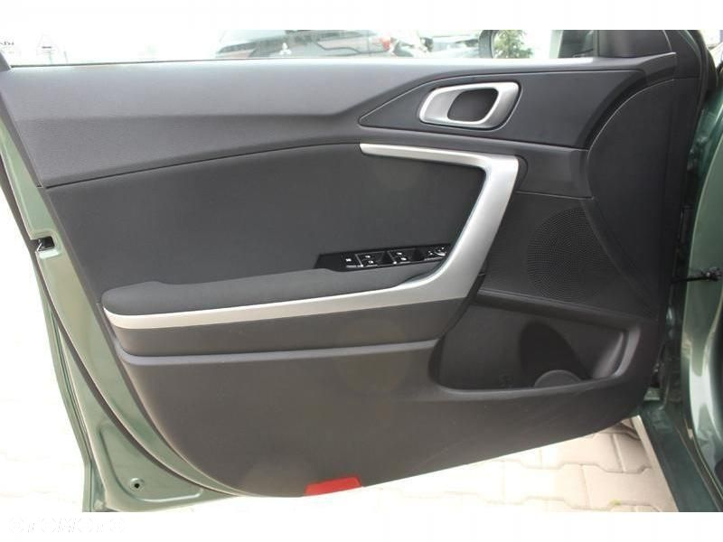 Kia Ceed - 33