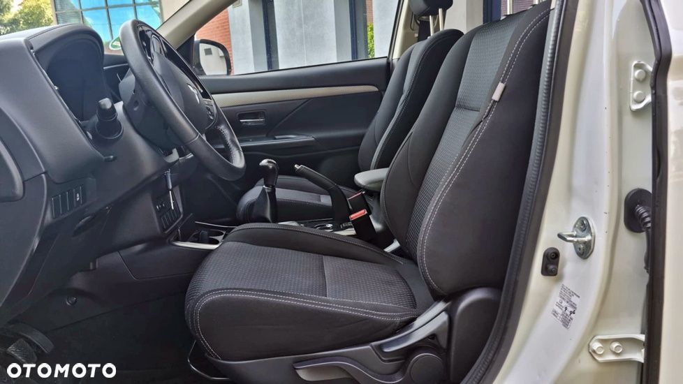 Mitsubishi Outlander 2.0 2WD Diamant Edition - 18