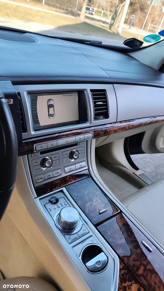 Jaguar XF 3.0 V6 Luxury - 9