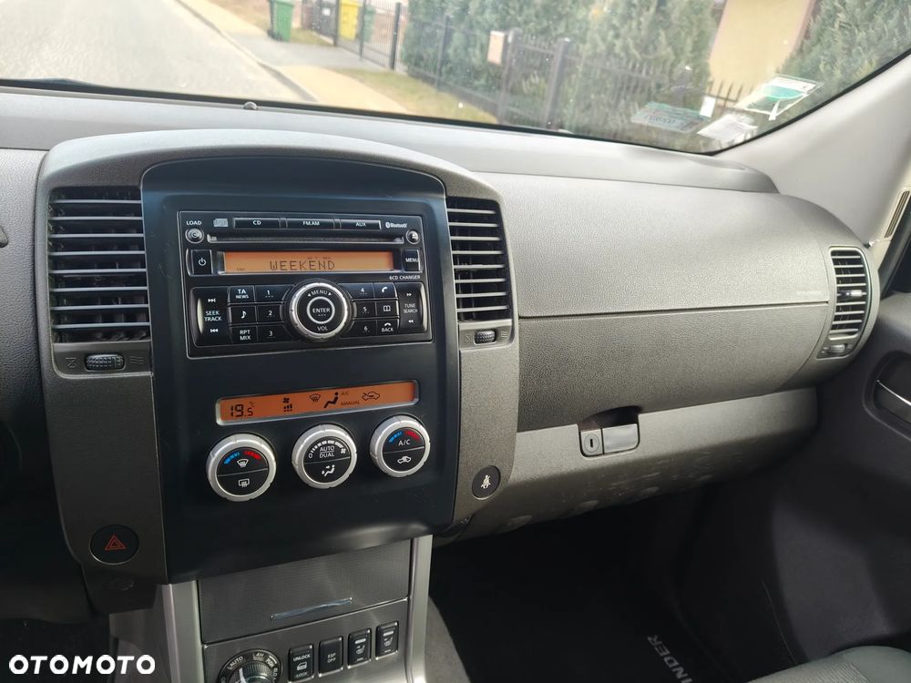 Nissan Pathfinder 2.5 DCi SE - 27