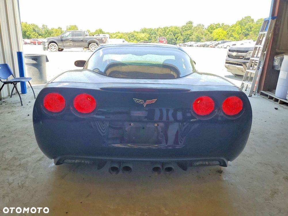 Chevrolet Corvette - 7