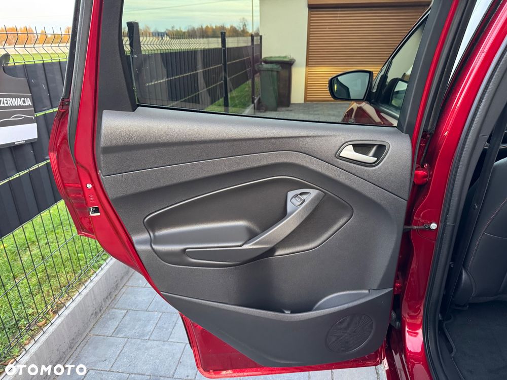 Ford Kuga 1.5 EcoBoost 2x4 ST-Line - 23