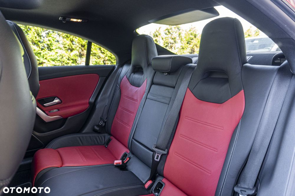 Mercedes-Benz CLA - 12