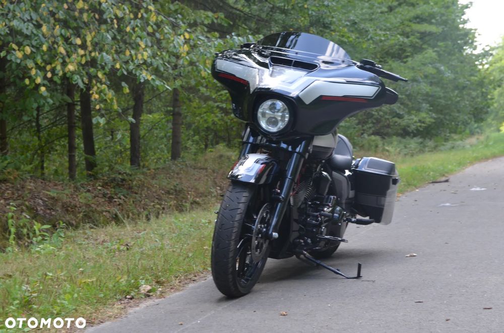 Harley-Davidson Touring Street Glide - 22