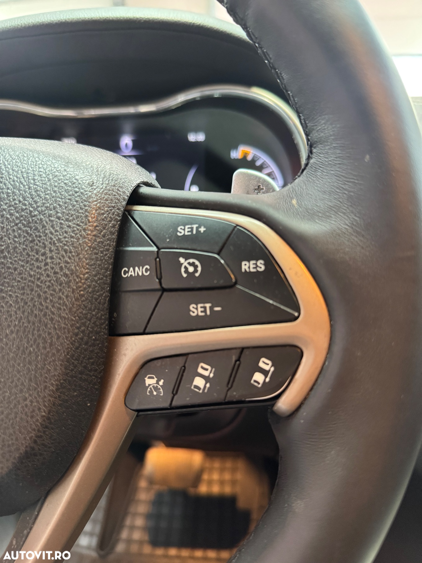 Jeep Grand Cherokee - 14
