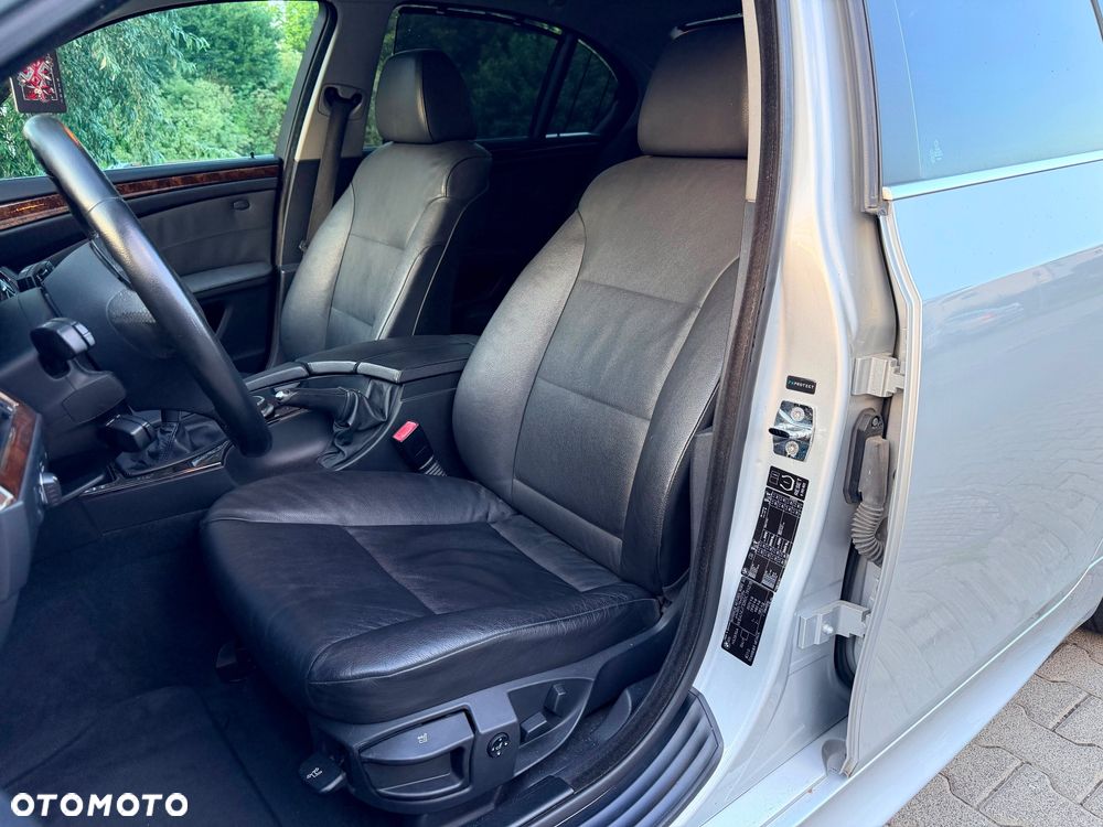 BMW Seria 5 525i - 26