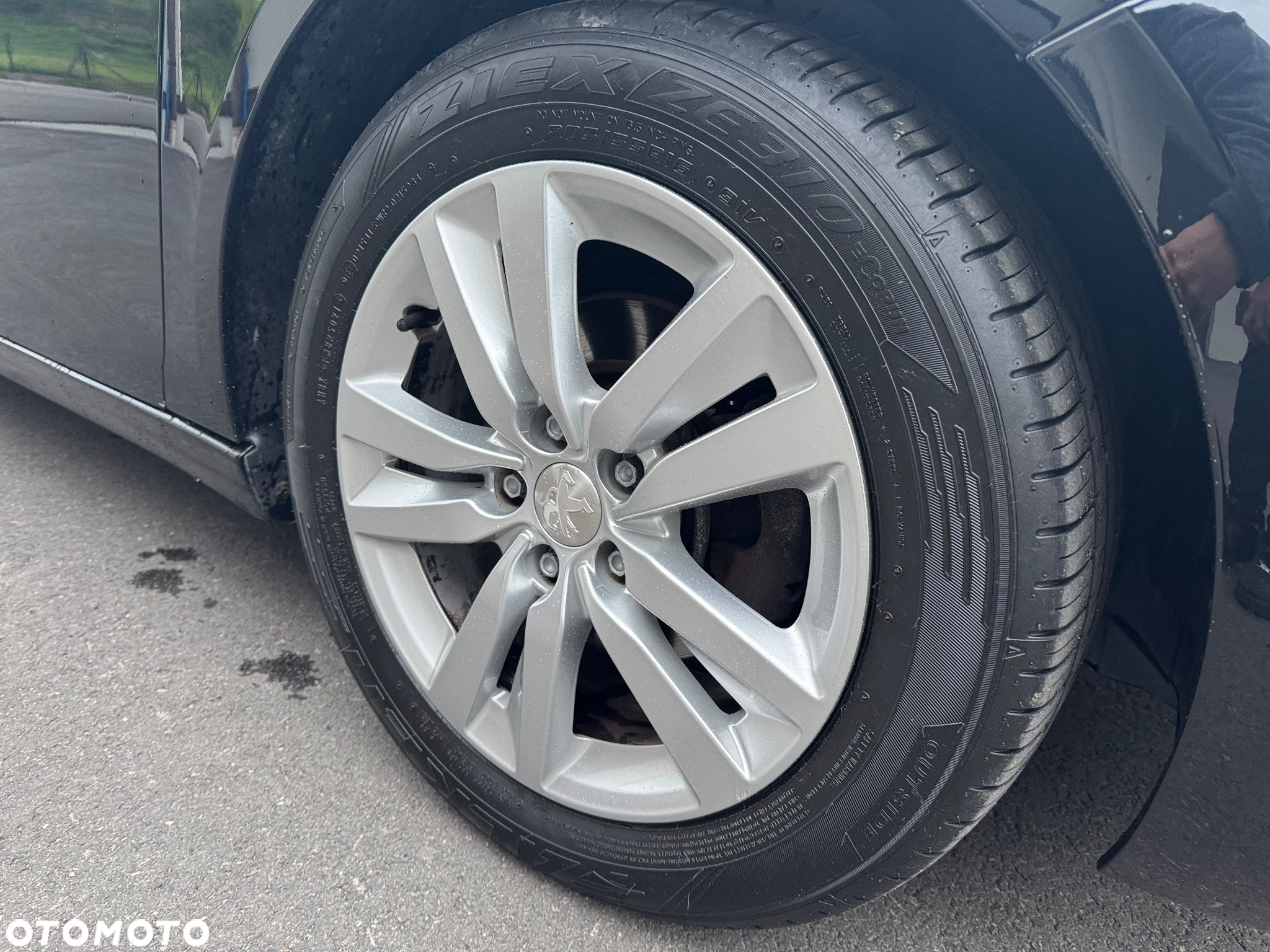Peugeot 308 SW 1.2 PureTech Allure S&S EAT6 - 28