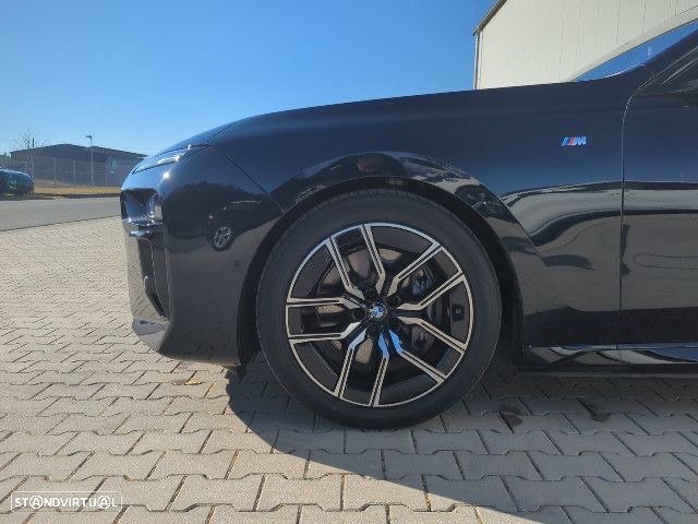 BMW i7 eDrive50 Pack Desportivo M - 5