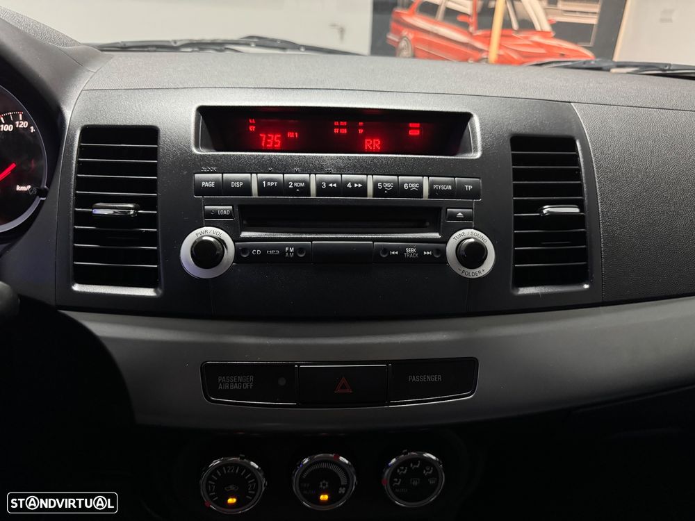 Mitsubishi Lancer Sportback 1.6 Invite Black Edition ClearTec - 8